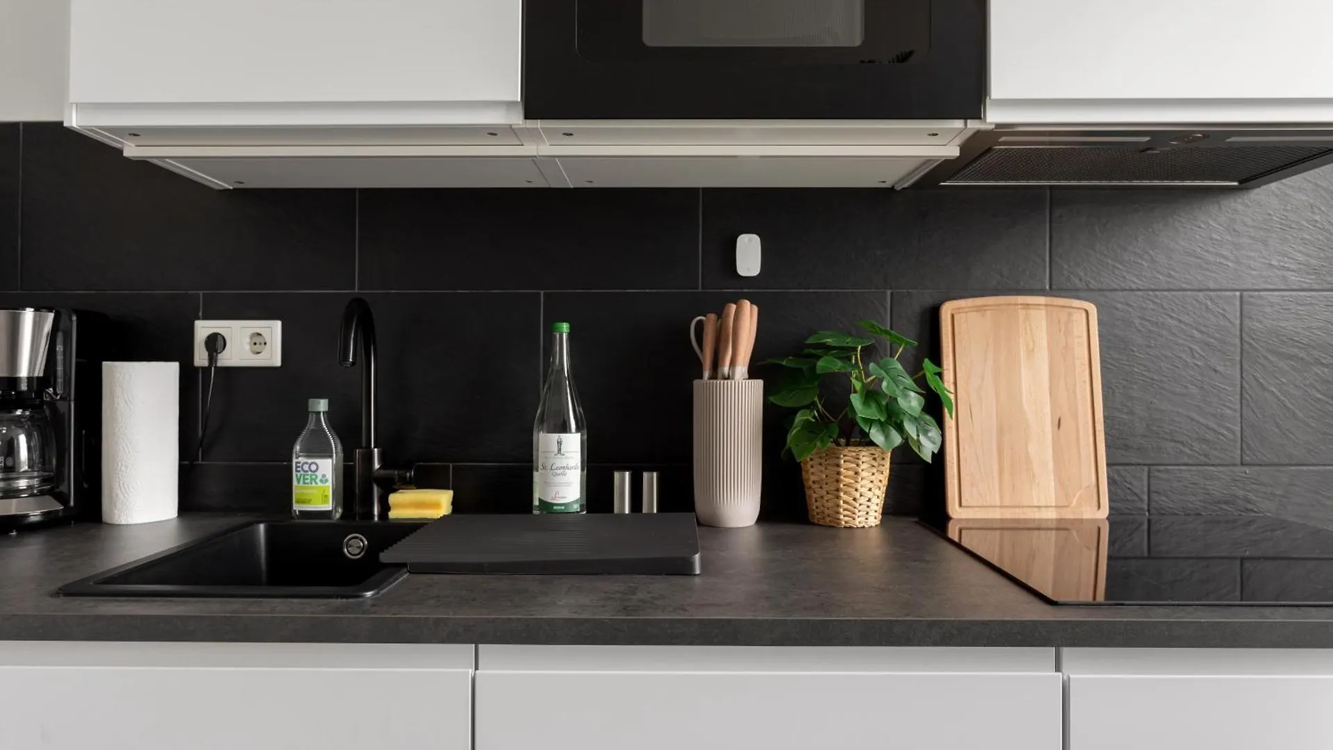 Global Living - Design Apartments I Terrace I Kitchen I Smart-Tv I Parking Space I Muenchen  Monachium