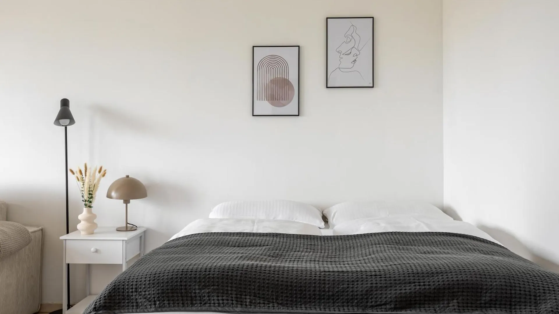 Global Living - Design Apartments I Terrace I Kitchen I Smart-Tv I Parking Space I Muenchen location