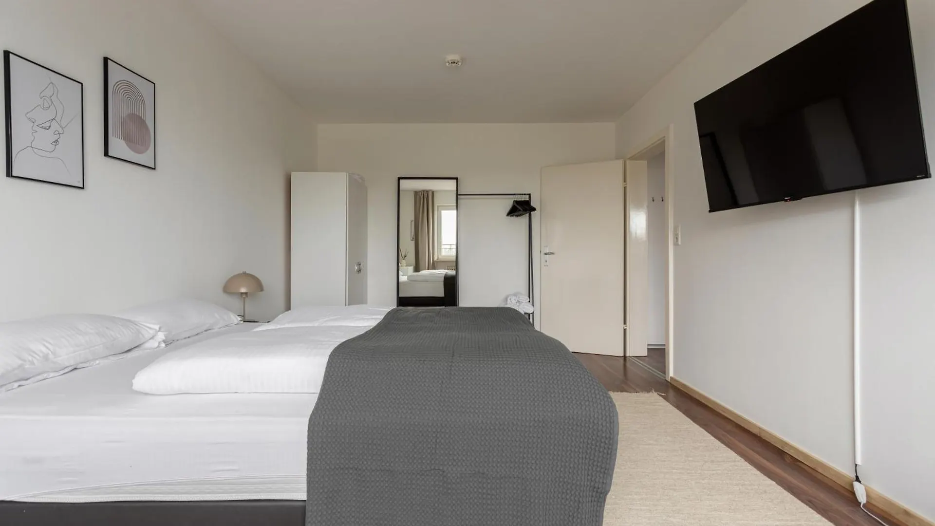 Global Living - Design Apartments I Terrace I Kitchen I Smart-Tv I Parking Space I Muenchen