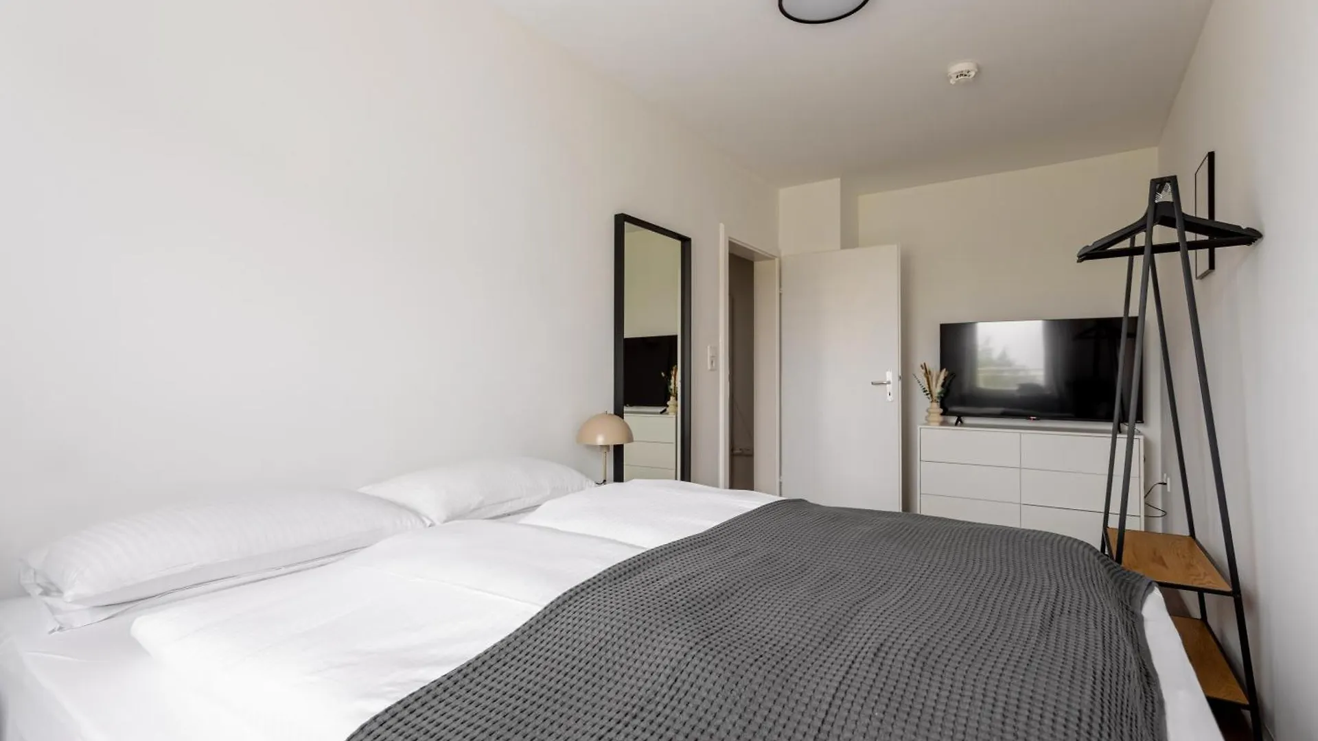 Global Living - Design Apartments I Terrace I Kitchen I Smart-Tv I Parking Space I Muenchen Munich