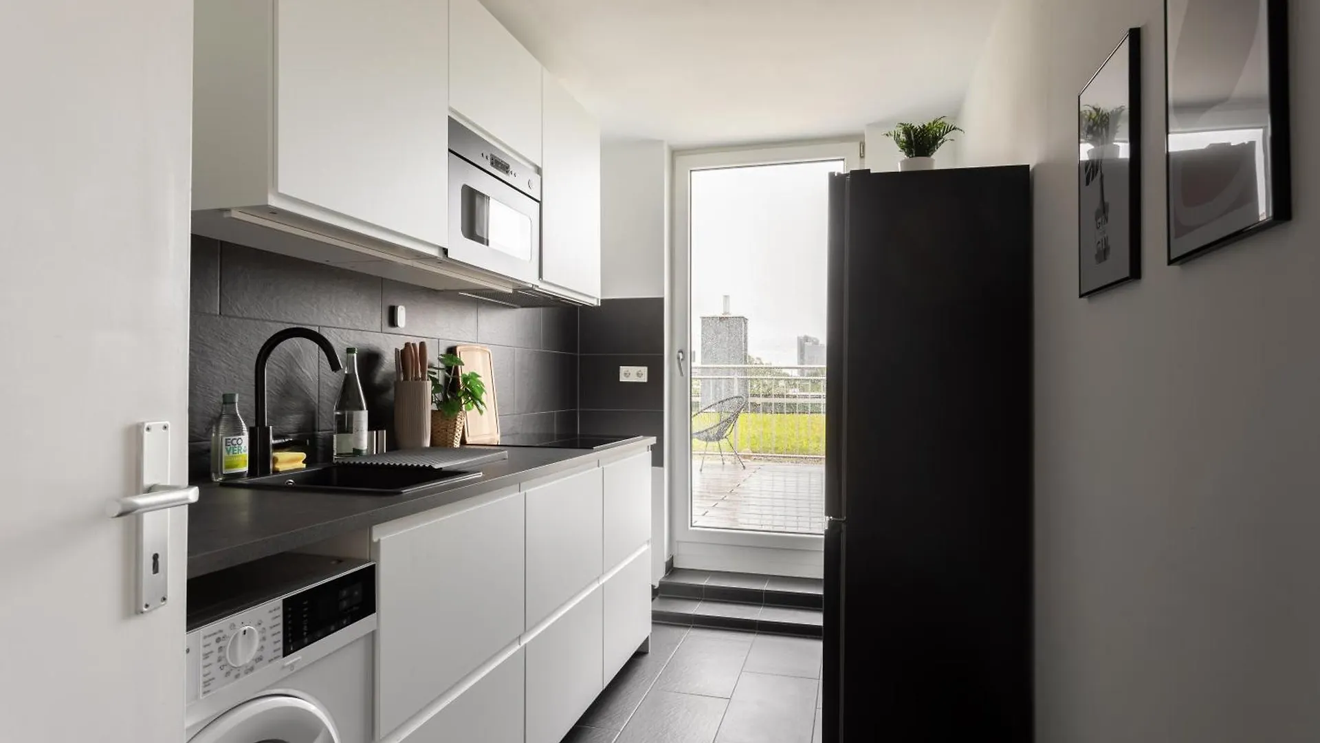 Global Living - Design Apartments I Terrace I Kitchen I Smart-Tv I Parking Space I Muenchen Germany