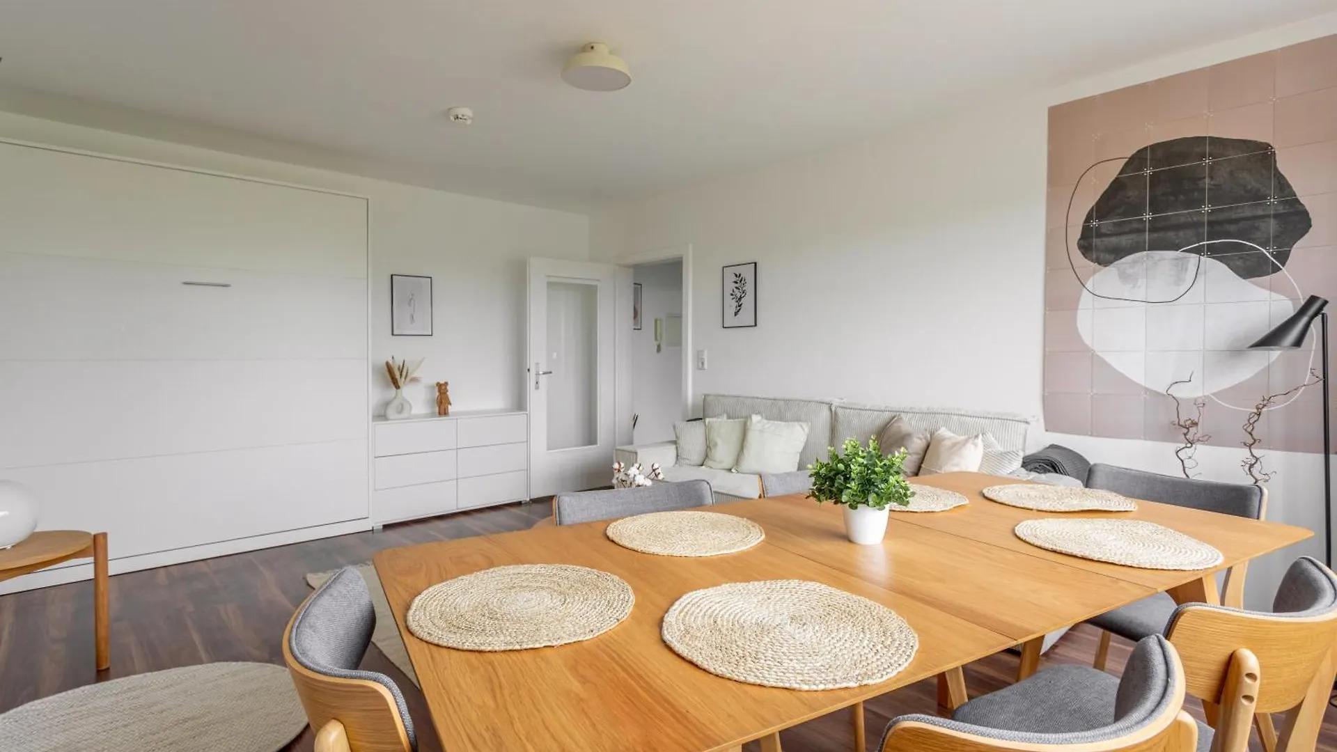 Global Living - Design Apartments I Terrace I Kitchen I Smart-Tv I Parking Space I Muenchen 0*, Munich