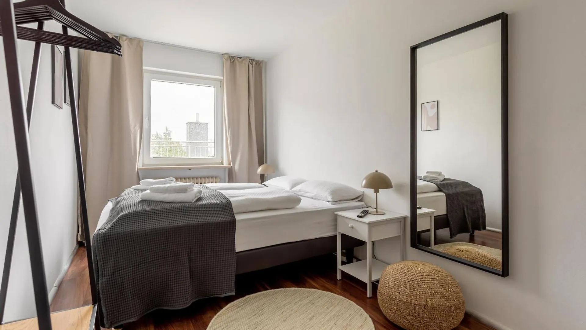 Global Living - Design Apartments I Terrace I Kitchen I Smart-Tv I Parking Space I Muenchen