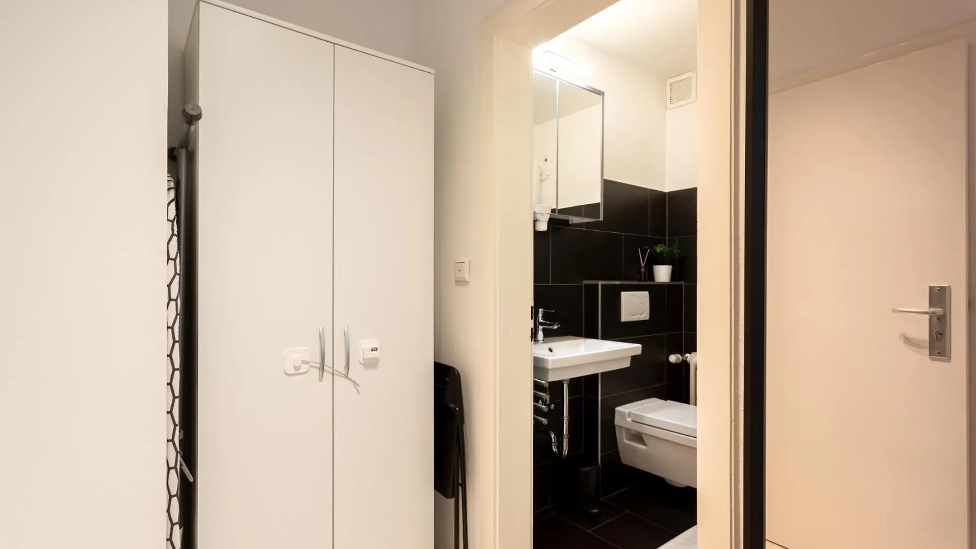 Global Living - Design Apartments I Terrace I Kitchen I Smart-Tv I Parking Space I Muenchen