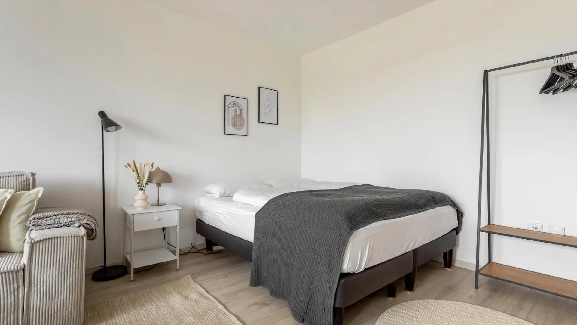 Global Living - Design Apartments I Terrace I Kitchen I Smart-Tv I Parking Space I Muenchen