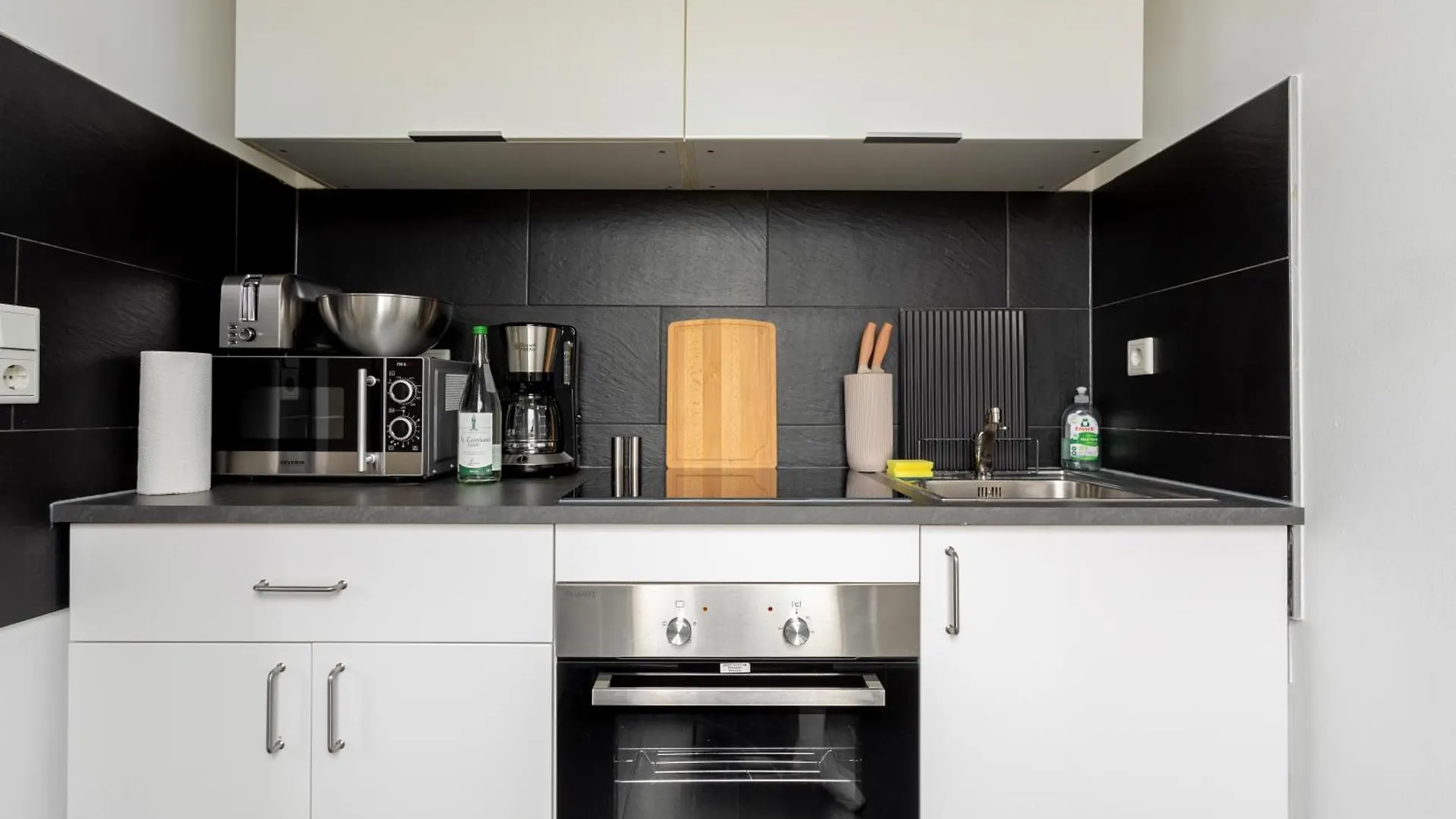Global Living - Design Apartments I Terrace I Kitchen I Smart-Tv I Parking Space I Muenchen 0*, Munich Germany