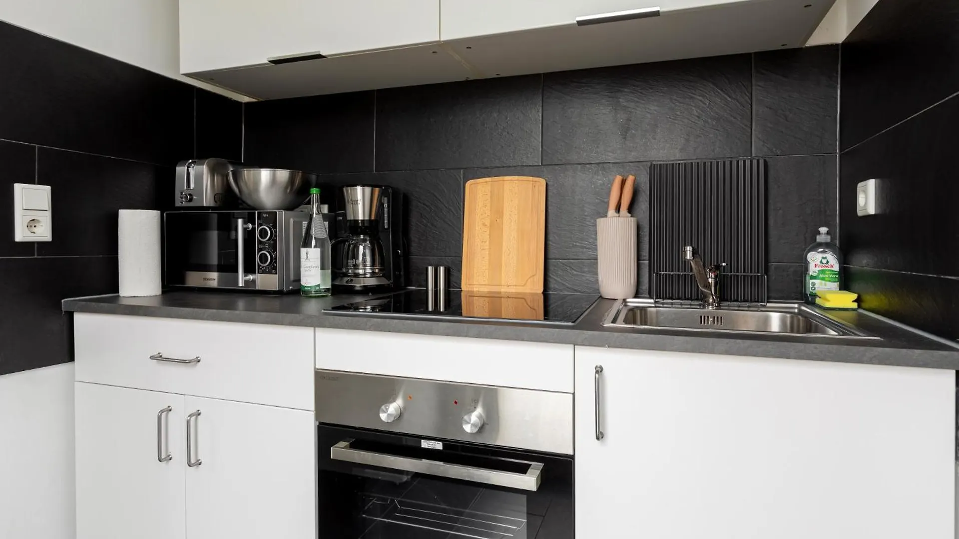 Global Living - Design Apartments I Terrace I Kitchen I Smart-Tv I Parking Space I Muenchen Germany